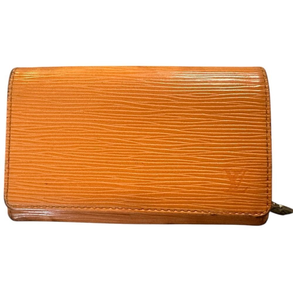 Authentic Louis Vuitton epi leather snap wallet. Orange.
